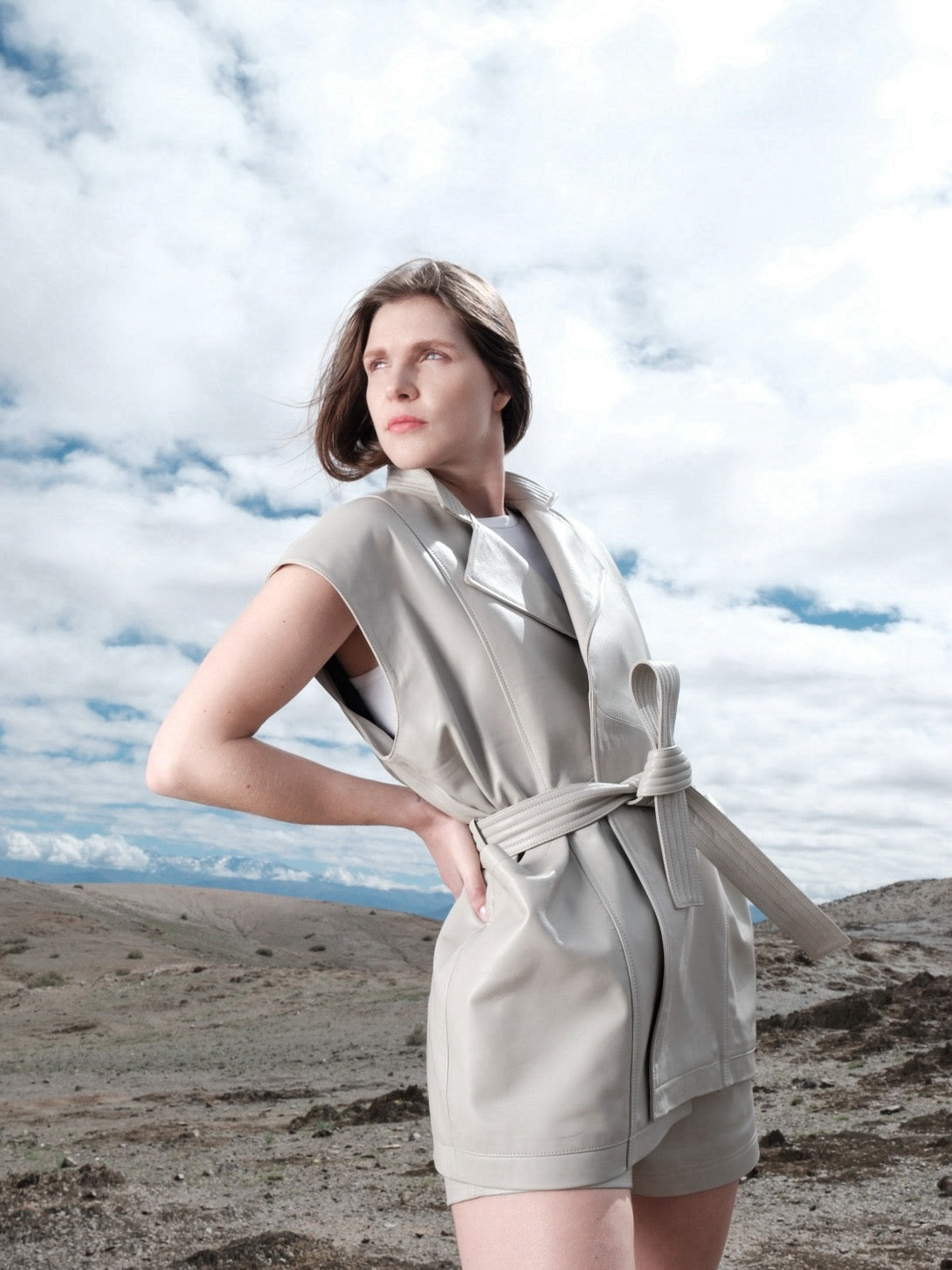 Gilet En Cuir Illia Taille 4 - Couleur Craie, Coupe Asymétrique, Occasion Très Bon état