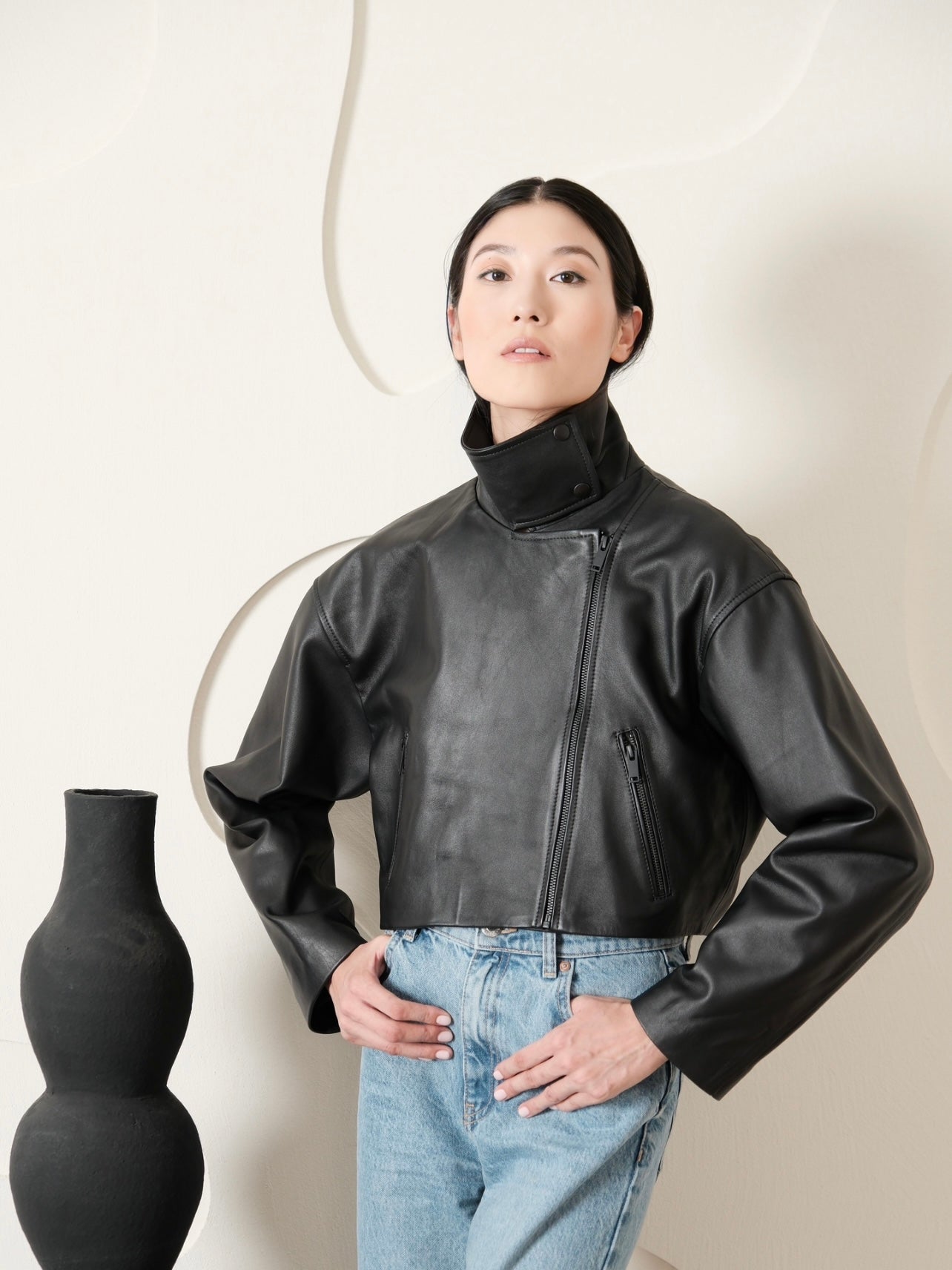 Koucla Haut Court Cuir Synthétique Brillant Col V à Nouer - Crop Top Sexy